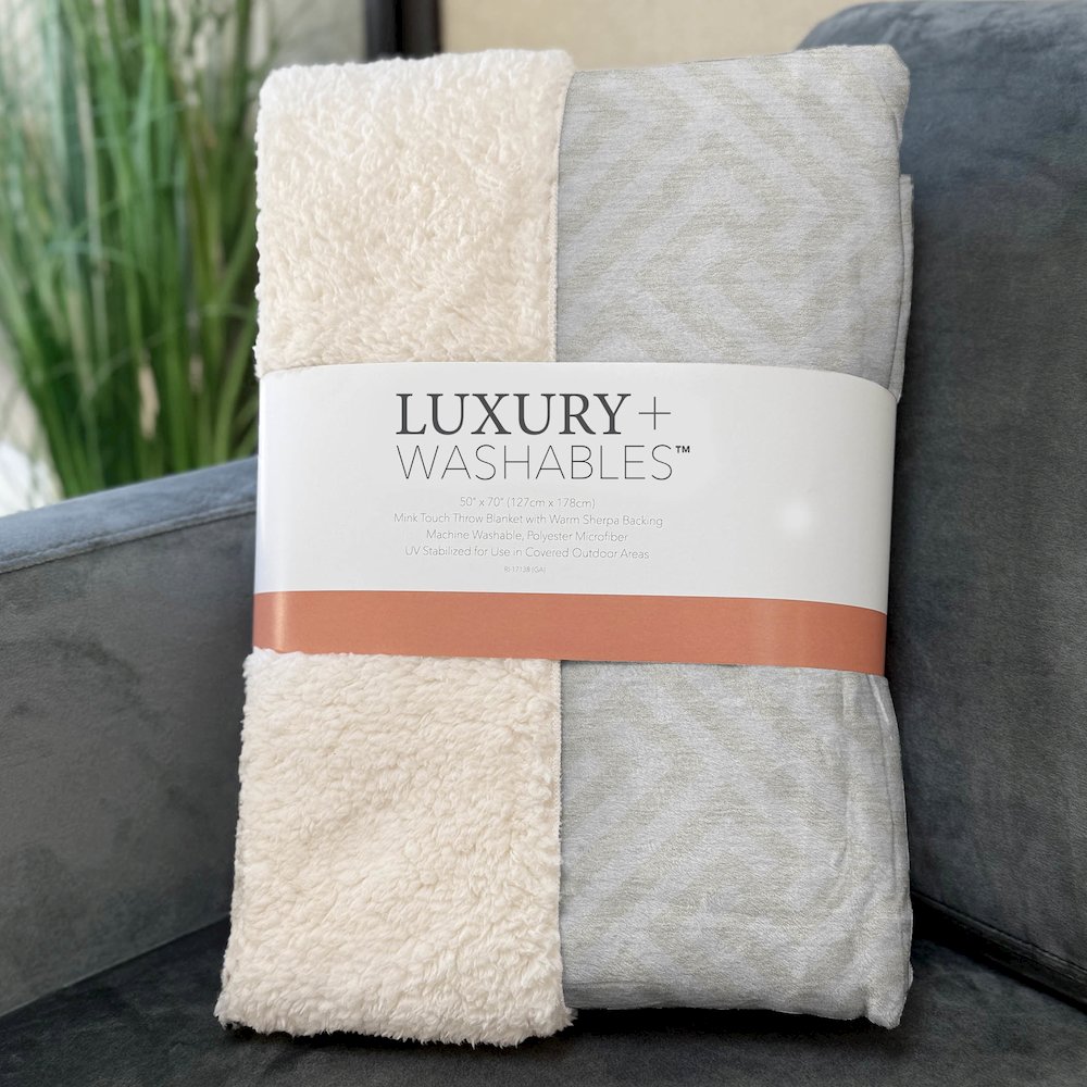 Premium Machine Washable ASB731 Ivory 50" x 70" Sherpa Throw Blanket. Picture 3