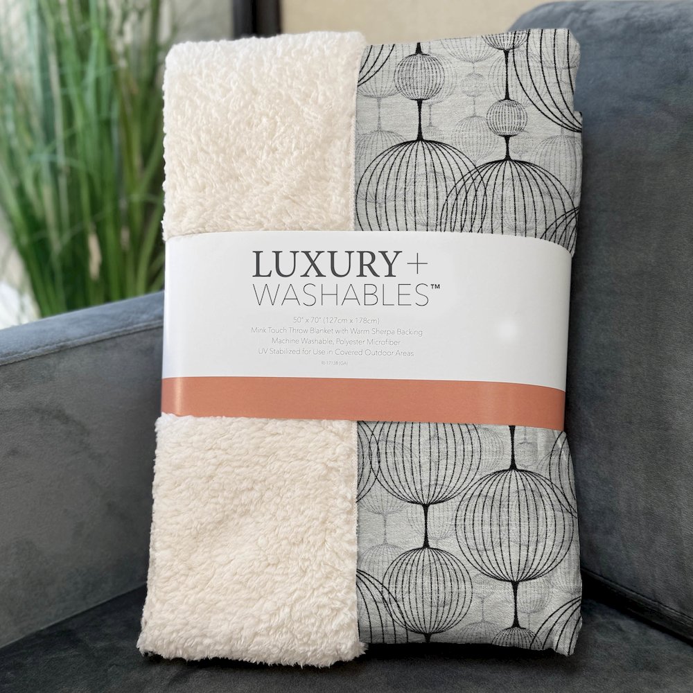 Premium Machine Washable ASB732 White 50" x 70" Sherpa Throw Blanket. Picture 3