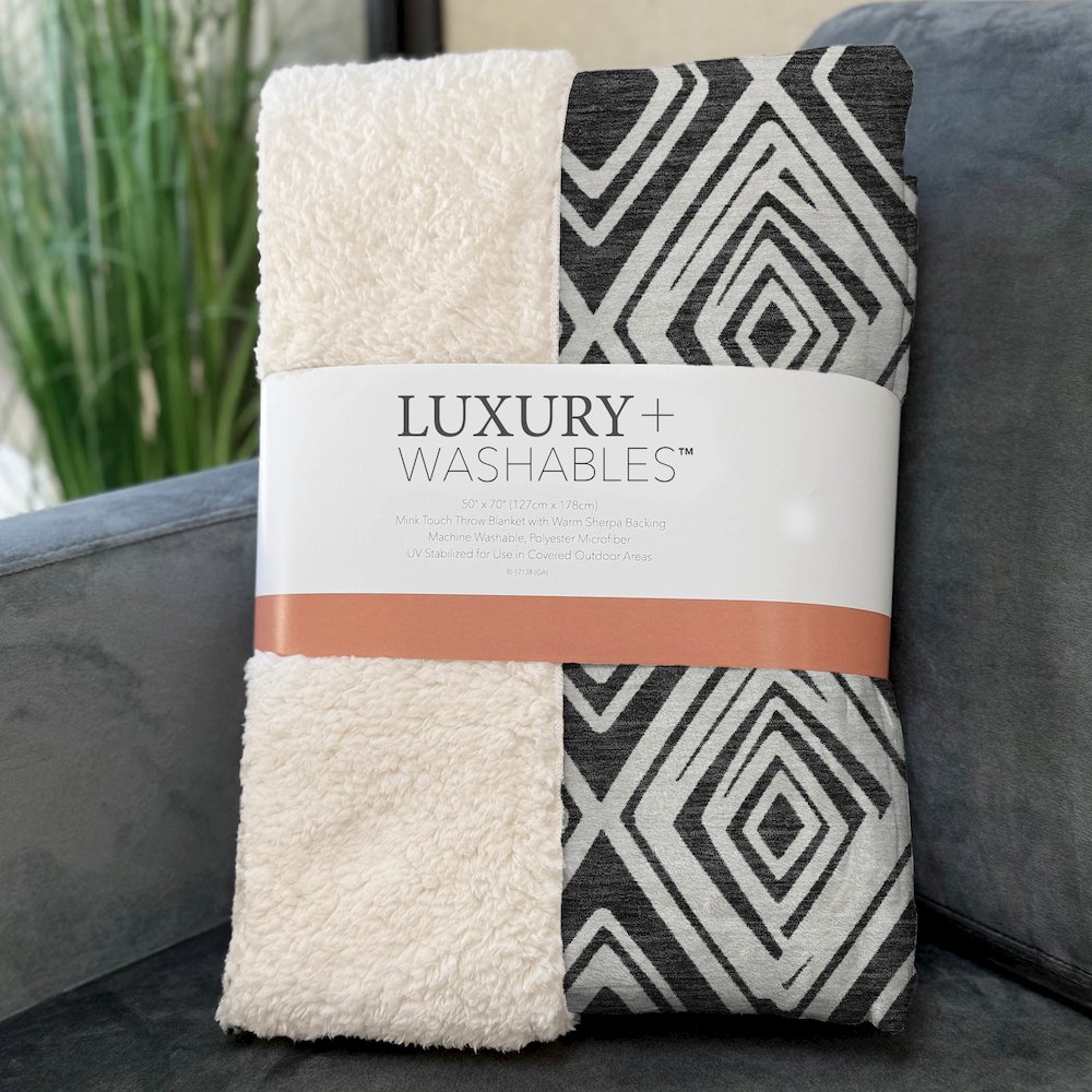 Premium Machine Washable ASB737 Ivory 50" x 70" Sherpa Throw Blanket. Picture 3