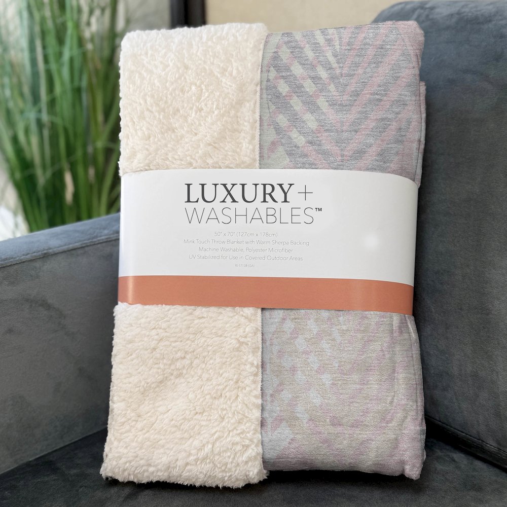 Premium Machine Washable ASB744 Pink 50" x 70" Sherpa Throw Blanket. Picture 3