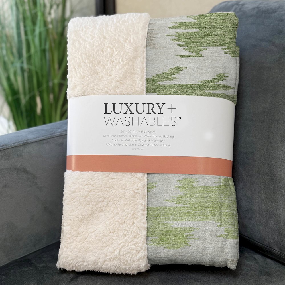 Premium Machine Washable ASB746 Green 50" x 70" Sherpa Throw Blanket. Picture 3