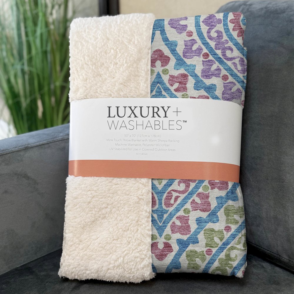 Premium Machine Washable ASB761 White 50" x 70" Sherpa Throw Blanket. Picture 3