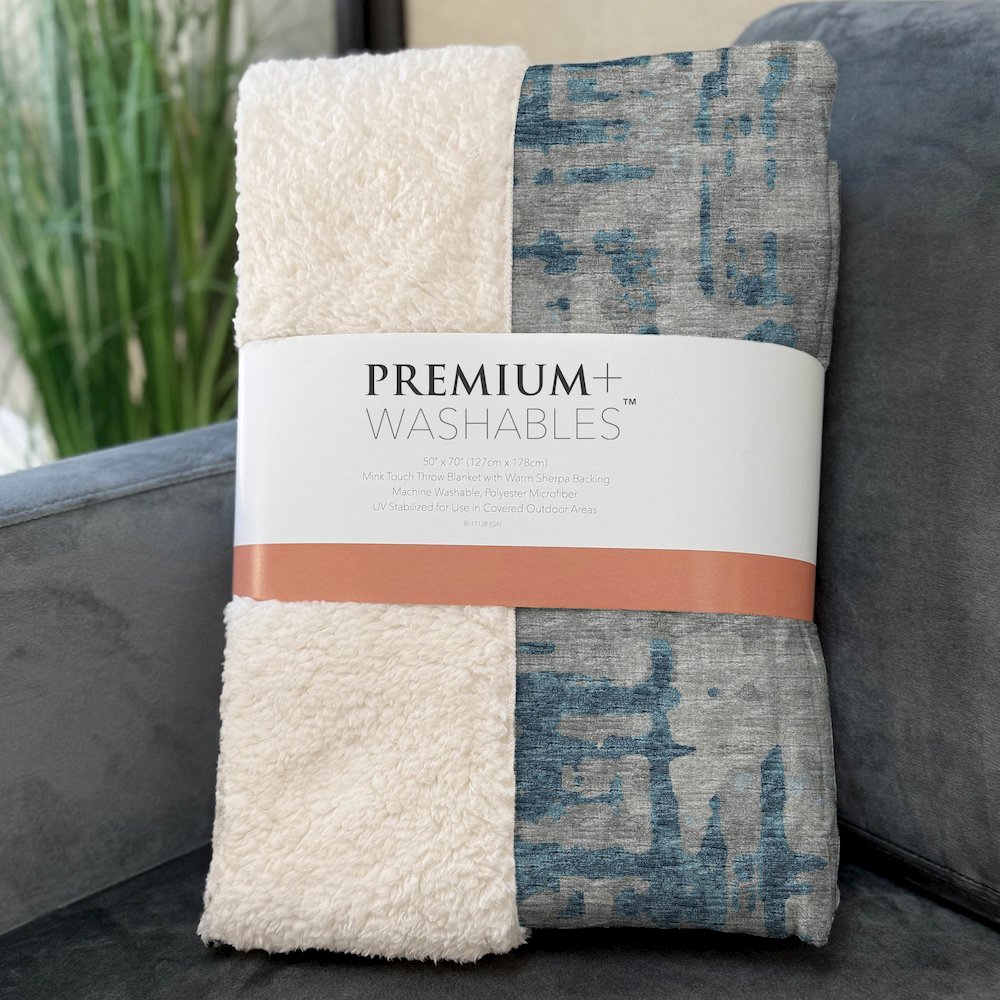 Premium Machine Washable ASB76 Peacock 50" x 70" Sherpa Throw Blanket. Picture 3