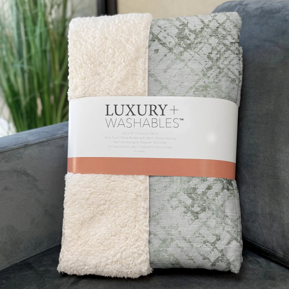 Premium Machine Washable ASB824 Green 50" x 70" Sherpa Throw Blanket. Picture 3