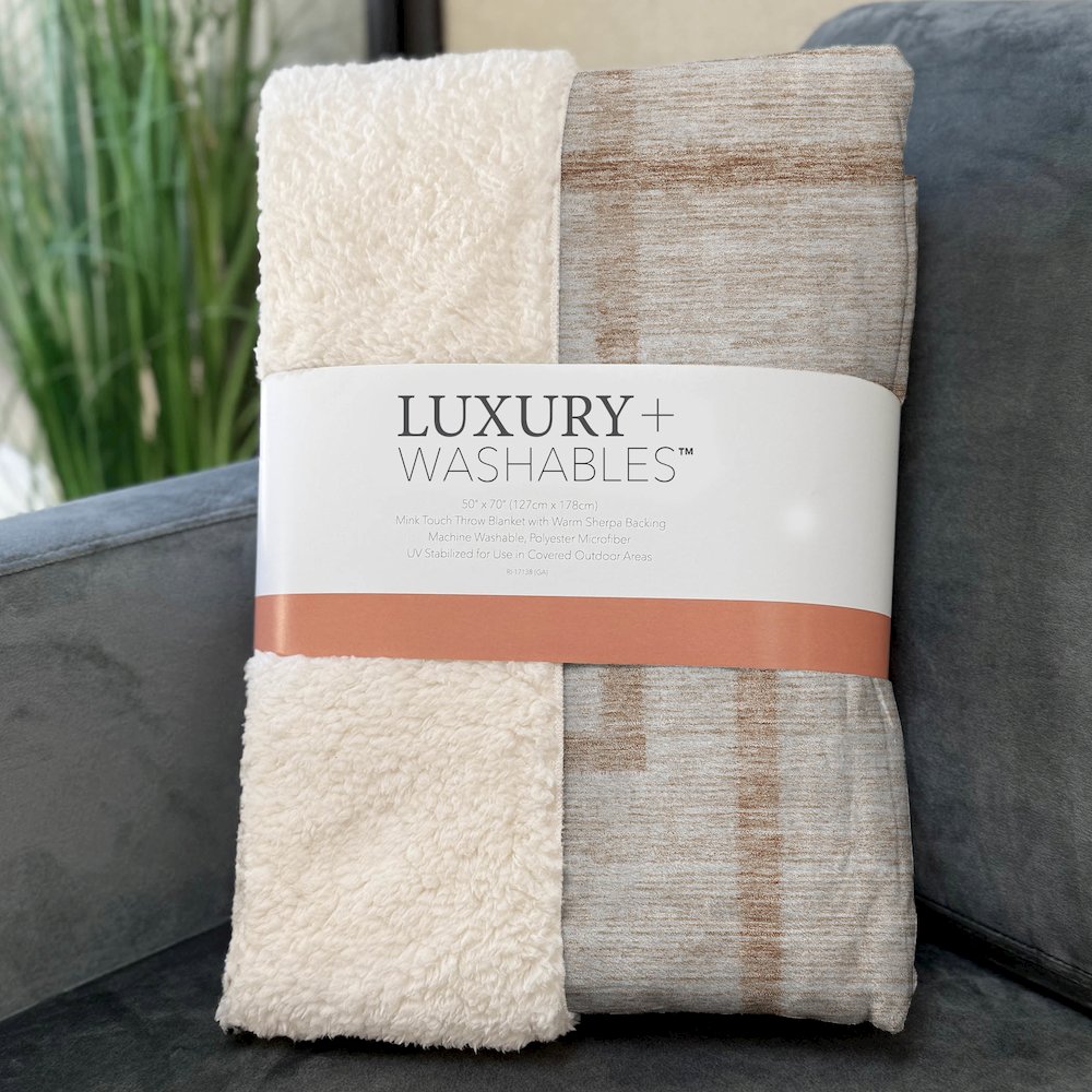Premium Machine Washable ASB827 Coral 50" x 70" Sherpa Throw Blanket. Picture 3