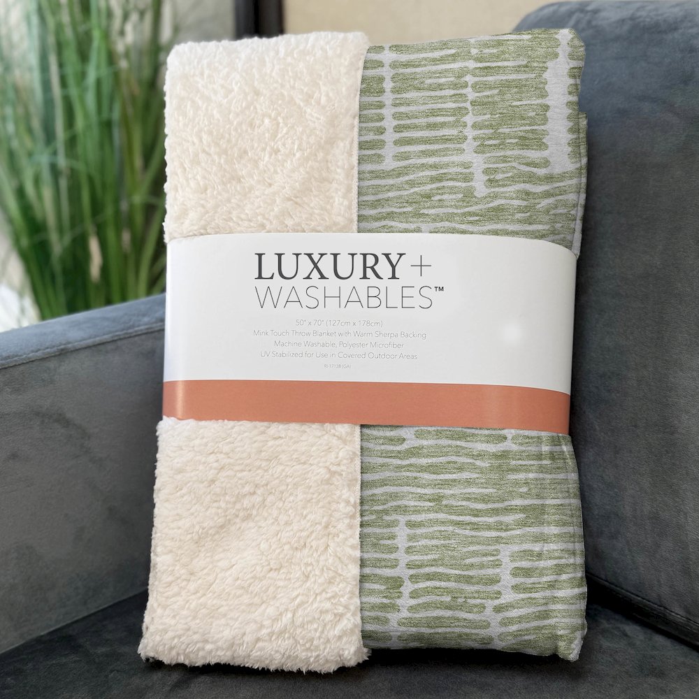 Premium Machine Washable ASB830 Aloe 50" x 70" Sherpa Throw Blanket. Picture 3