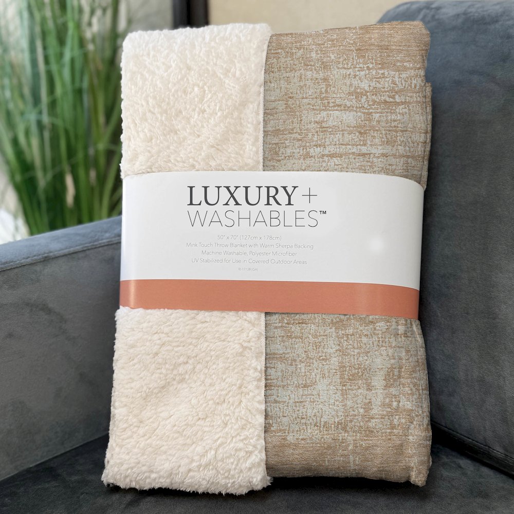 Premium Machine Washable ASB839 Coral 50" x 70" Sherpa Throw Blanket. Picture 3