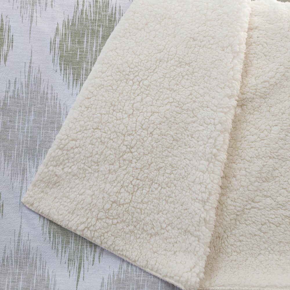 Premium Machine Washable ASB848 Aloe 50" x 70" Sherpa Throw Blanket. Picture 2