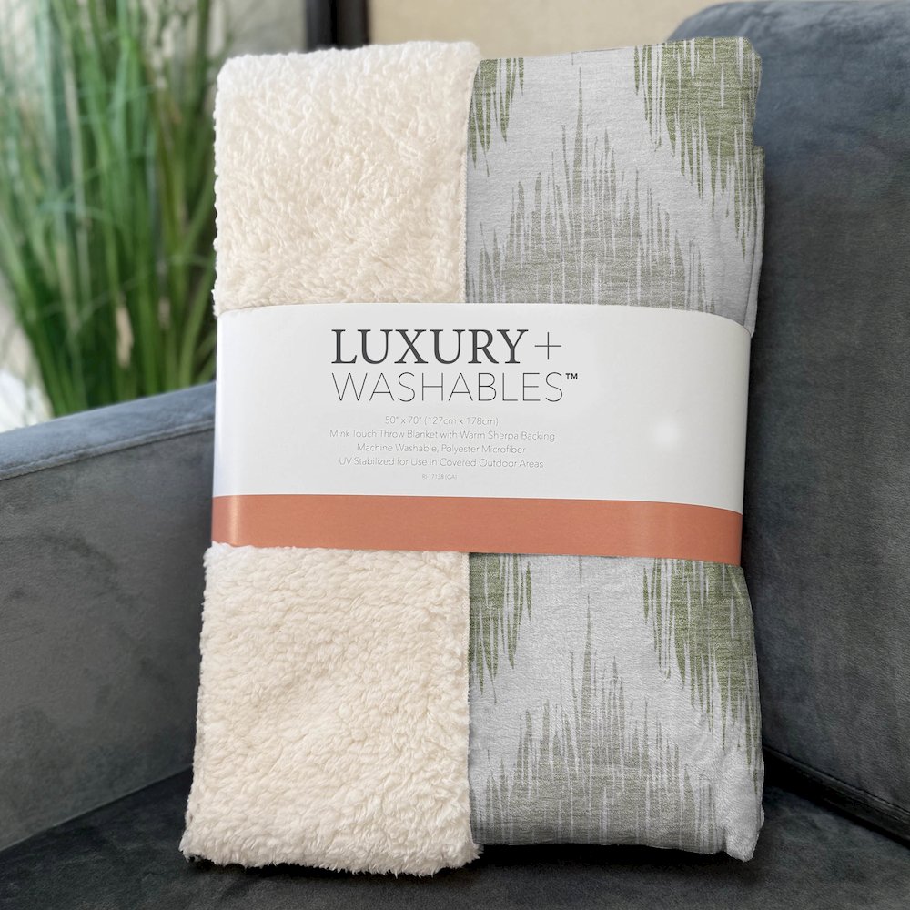Premium Machine Washable ASB848 Aloe 50" x 70" Sherpa Throw Blanket. Picture 3