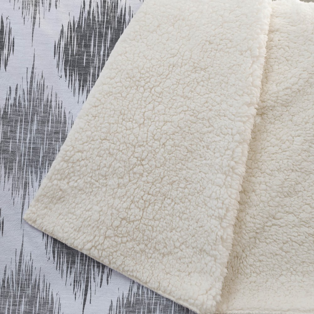 Premium Machine Washable ASB848 Gray 50" x 70" Sherpa Throw Blanket. Picture 2