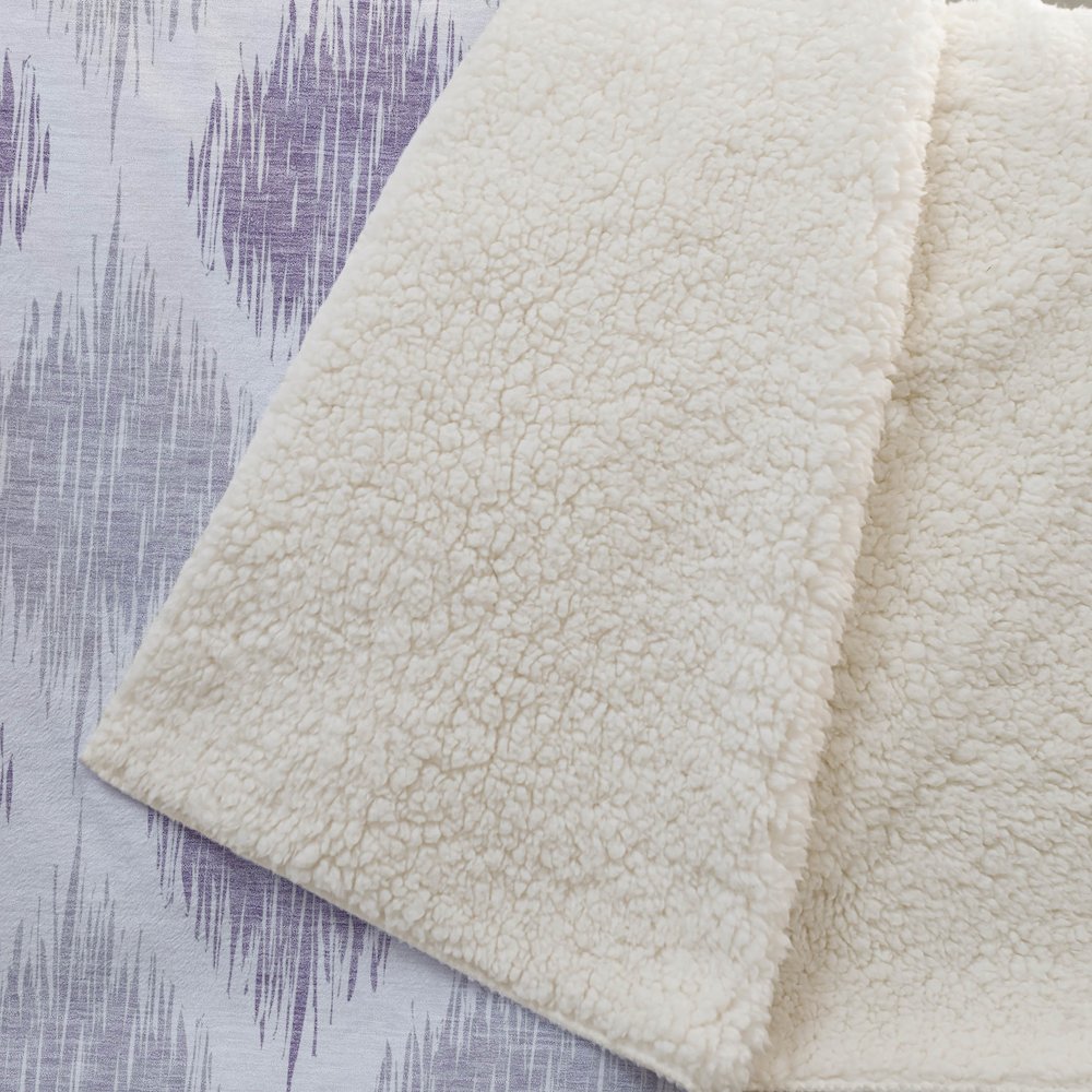 Premium Machine Washable ASB848 Lavender 50" x 70" Sherpa Throw Blanket. Picture 2