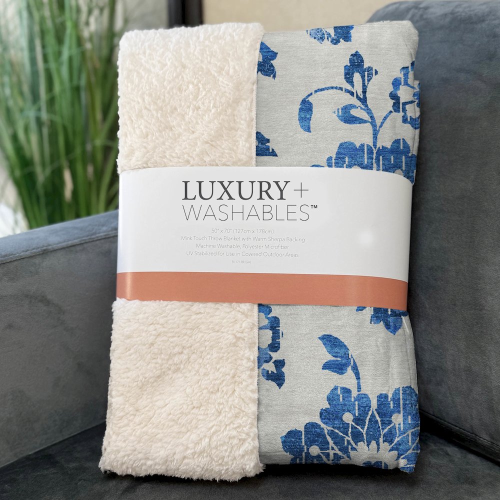 Premium Machine Washable ASB856 White 50" x 70" Sherpa Throw Blanket. Picture 3