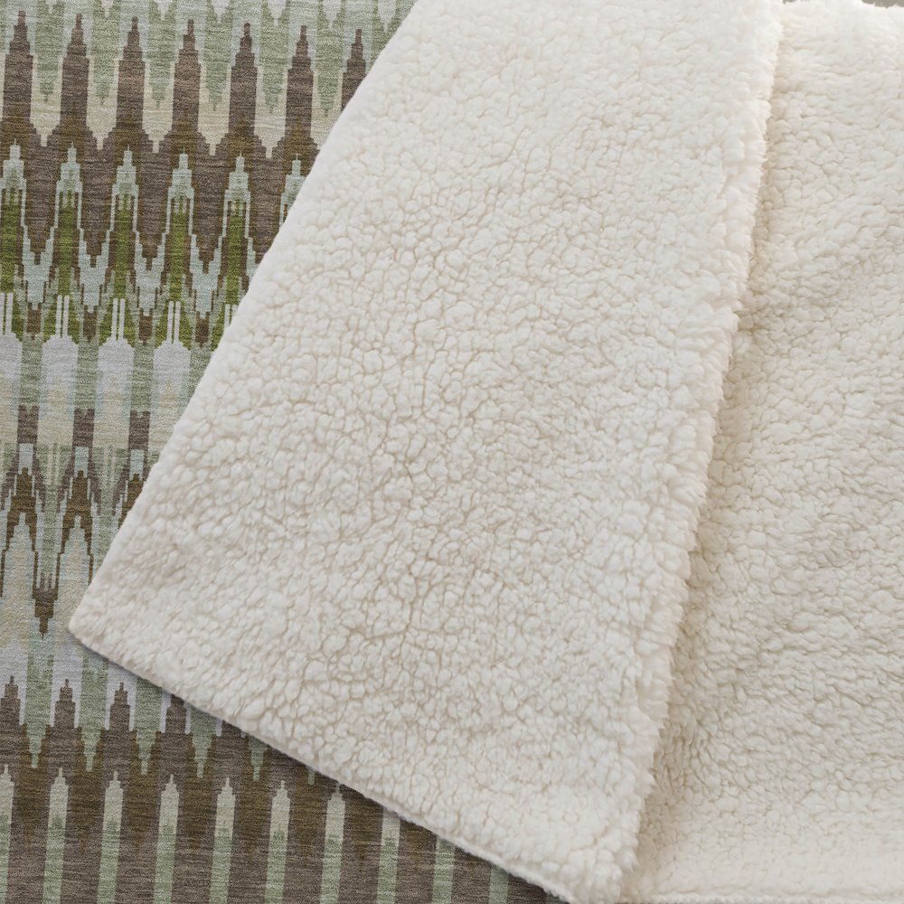 Premium Machine Washable ASB860 Green 50" x 70" Sherpa Throw Blanket. Picture 2