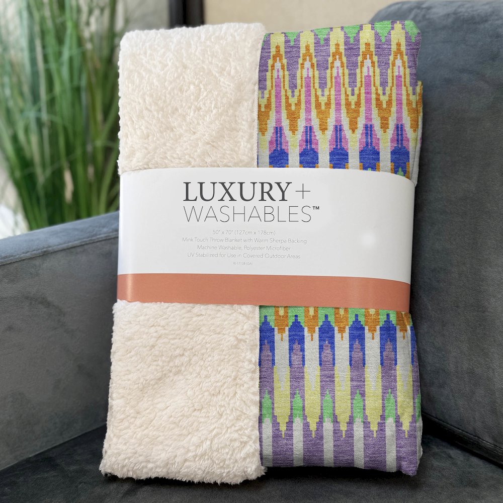 Premium Machine Washable ASB860 White 50" x 70" Sherpa Throw Blanket. Picture 3
