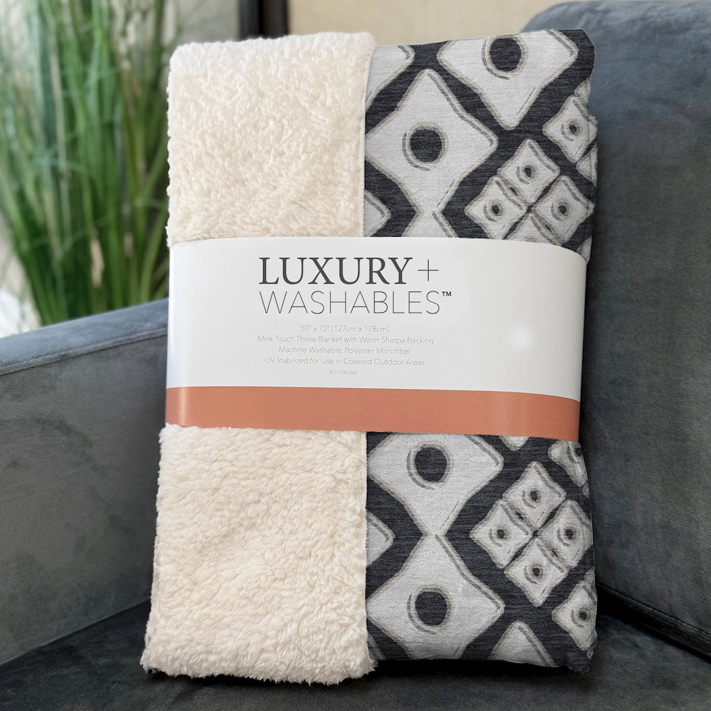 Premium Machine Washable ASB866 Black 50" x 70" Sherpa Throw Blanket. Picture 3