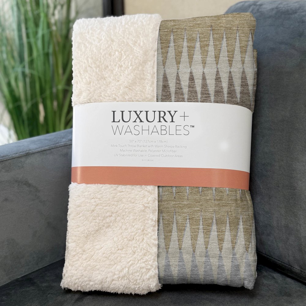 Premium Machine Washable ASB867 Beige 50" x 70" Sherpa Throw Blanket. Picture 3