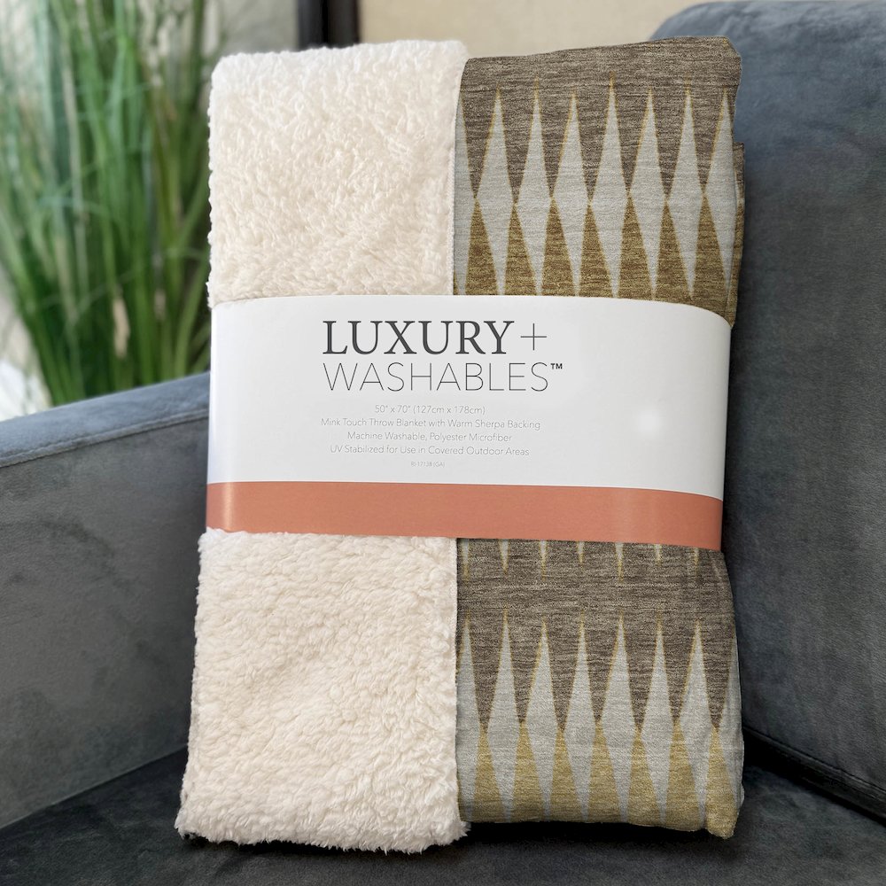 Premium Machine Washable ASB867 Chocolate 50" x 70" Sherpa Throw Blanket. Picture 3