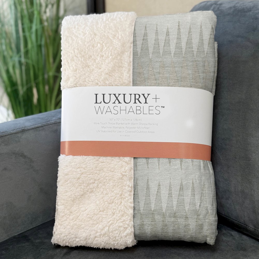 Premium Machine Washable ASB867 Ivory 50" x 70" Sherpa Throw Blanket. Picture 3