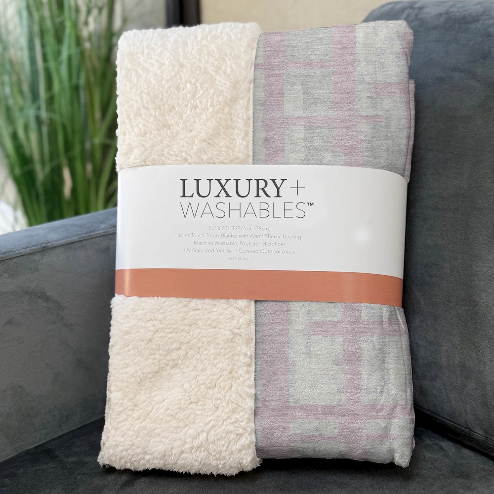 Premium Machine Washable ASB872 Pink 50" x 70" Sherpa Throw Blanket. Picture 3