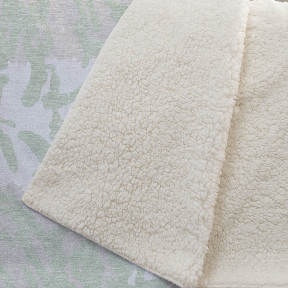 Premium Machine Washable ASB873 Aloe 50" x 70" Sherpa Throw Blanket. Picture 2