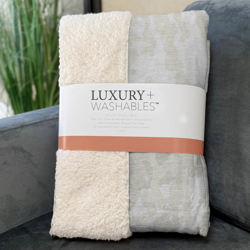 Premium Machine Washable ASB873 Ivory 50" x 70" Sherpa Throw Blanket. Picture 3