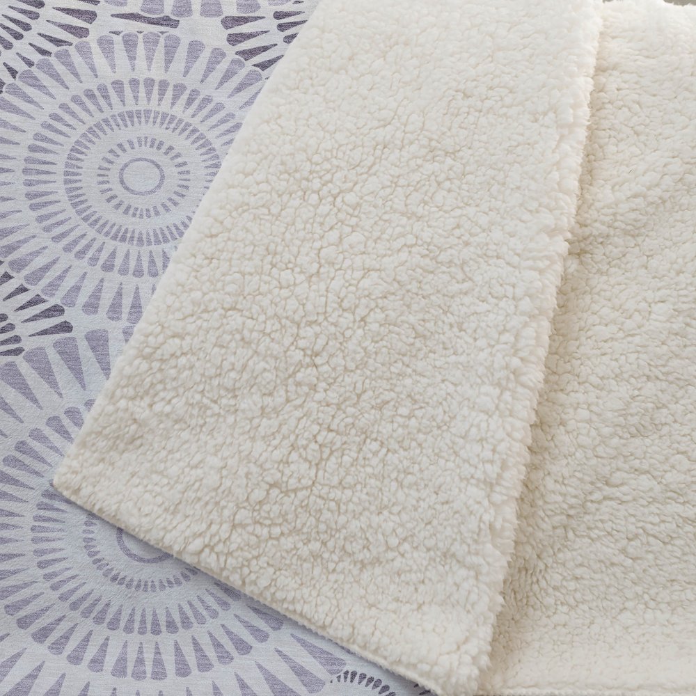 Premium Machine Washable ASB877 Lavender 50" x 70" Sherpa Throw Blanket. Picture 2
