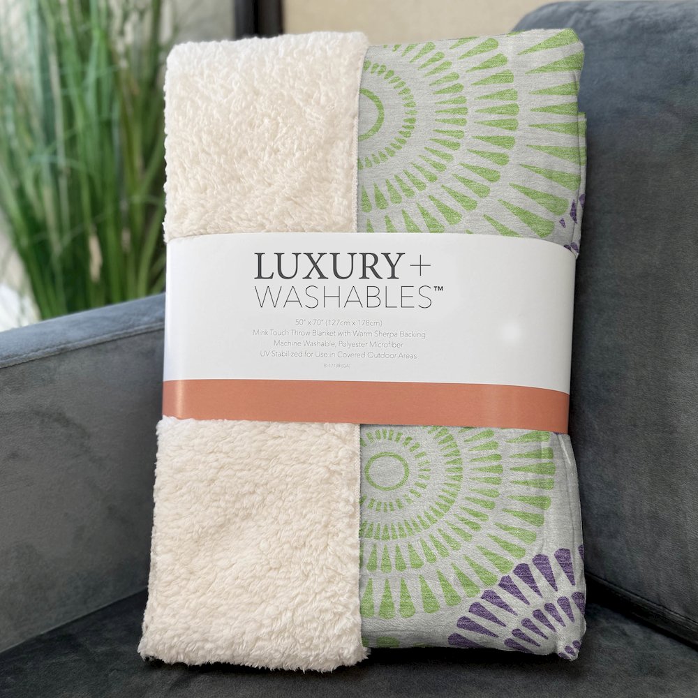 Premium Machine Washable ASB877 White 50" x 70" Sherpa Throw Blanket. Picture 3