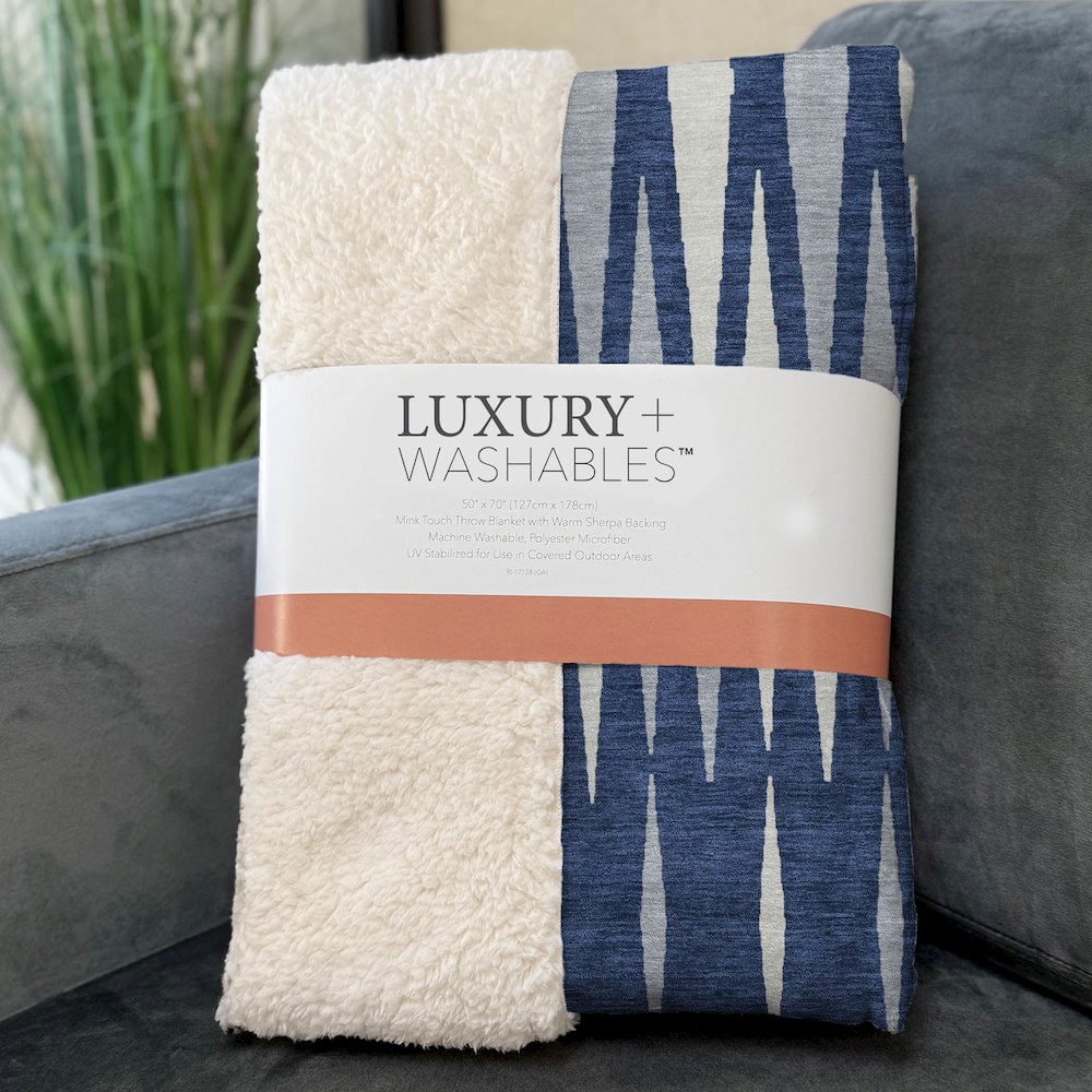 Premium Machine Washable ASB881 Navy 50" x 70" Sherpa Throw Blanket. Picture 3