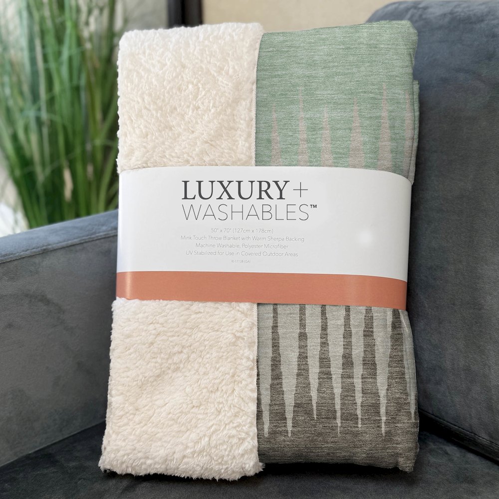 Premium Machine Washable ASB886 Aloe 50" x 70" Sherpa Throw Blanket. Picture 3
