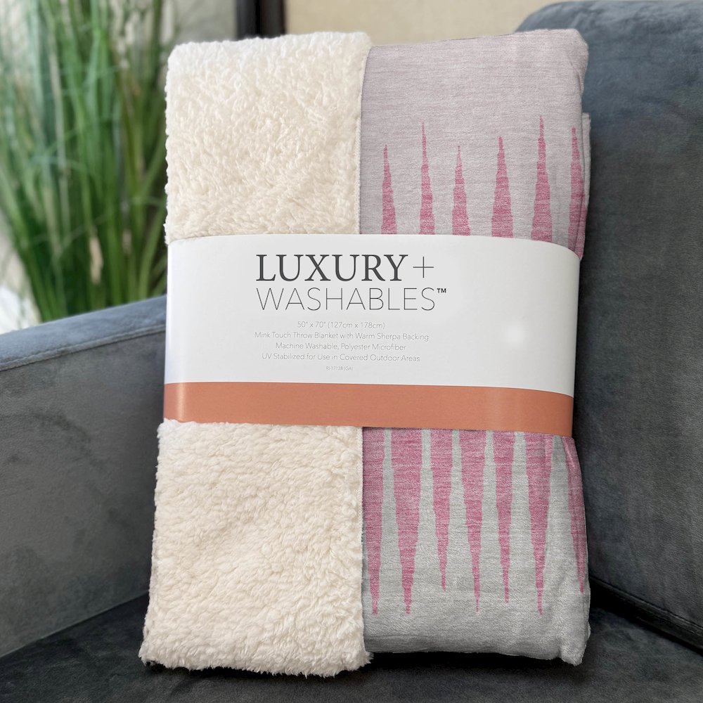 Premium Machine Washable ASB886 Pink 50" x 70" Sherpa Throw Blanket. Picture 3