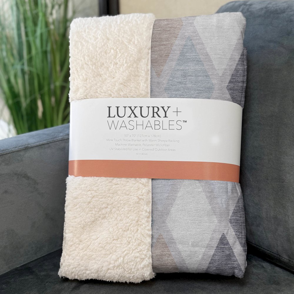 Premium Machine Washable ASB887 Lavender 50" x 70" Sherpa Throw Blanket. Picture 3