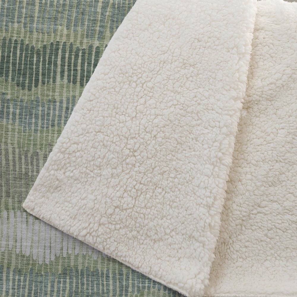 Premium Machine Washable ASB889 Green 50" x 70" Sherpa Throw Blanket. Picture 2