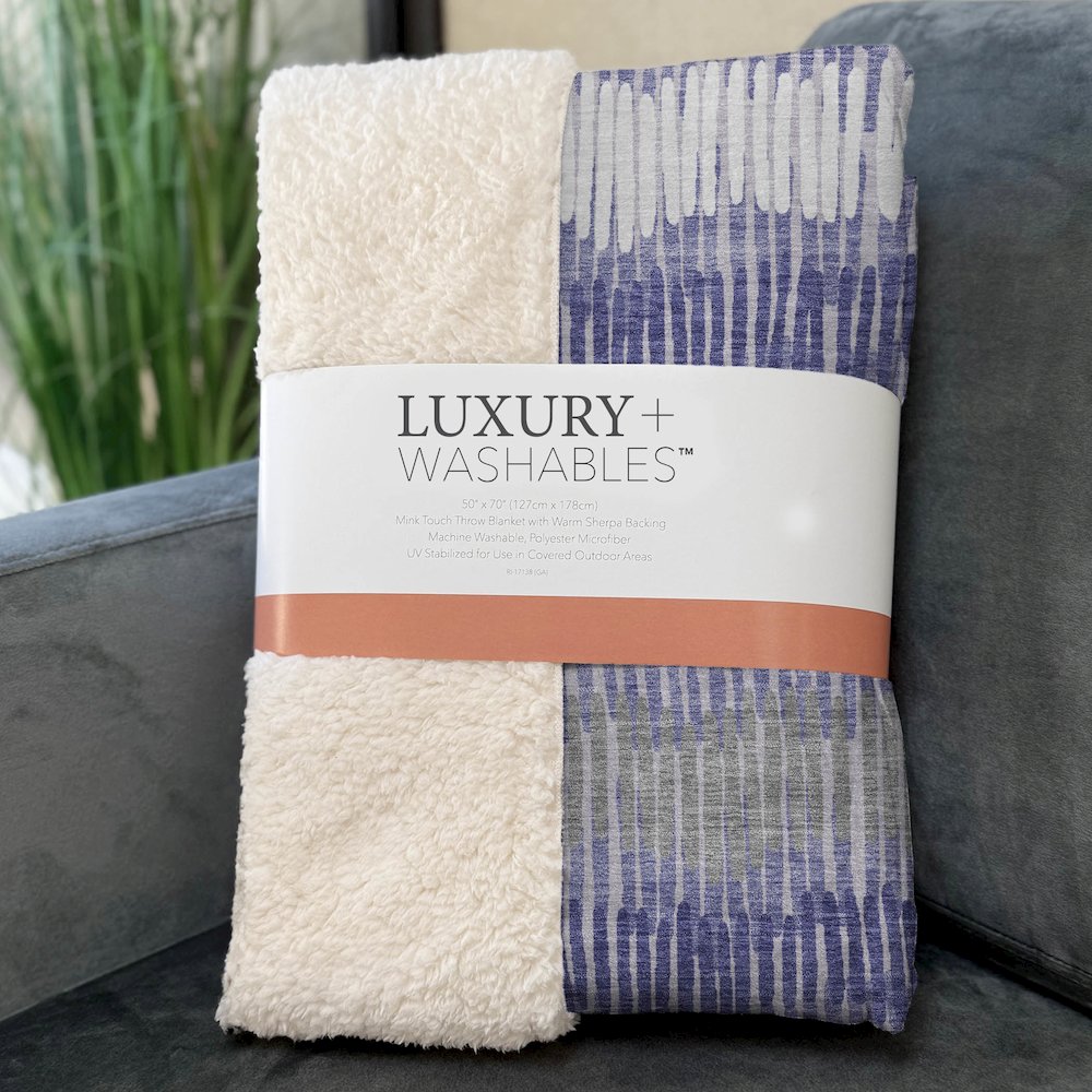 Premium Machine Washable ASB889 Purple 50" x 70" Sherpa Throw Blanket. Picture 3