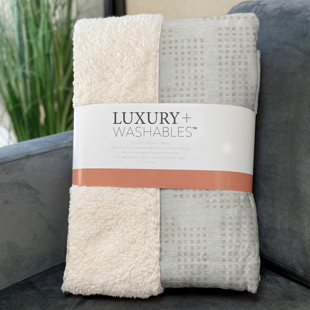 Premium Machine Washable ASB890 Ivory 50" x 70" Sherpa Throw Blanket. Picture 3