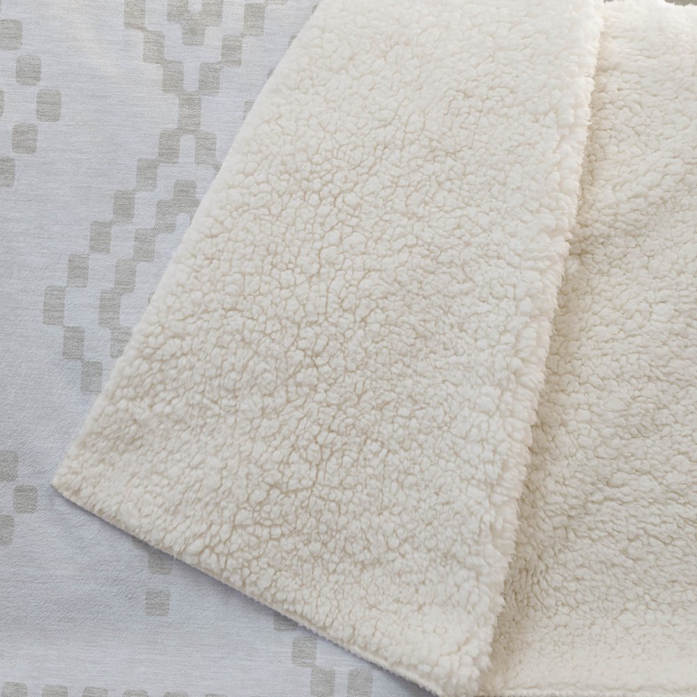 Premium Machine Washable ASB891 Ivory 50" x 70" Sherpa Throw Blanket. Picture 2