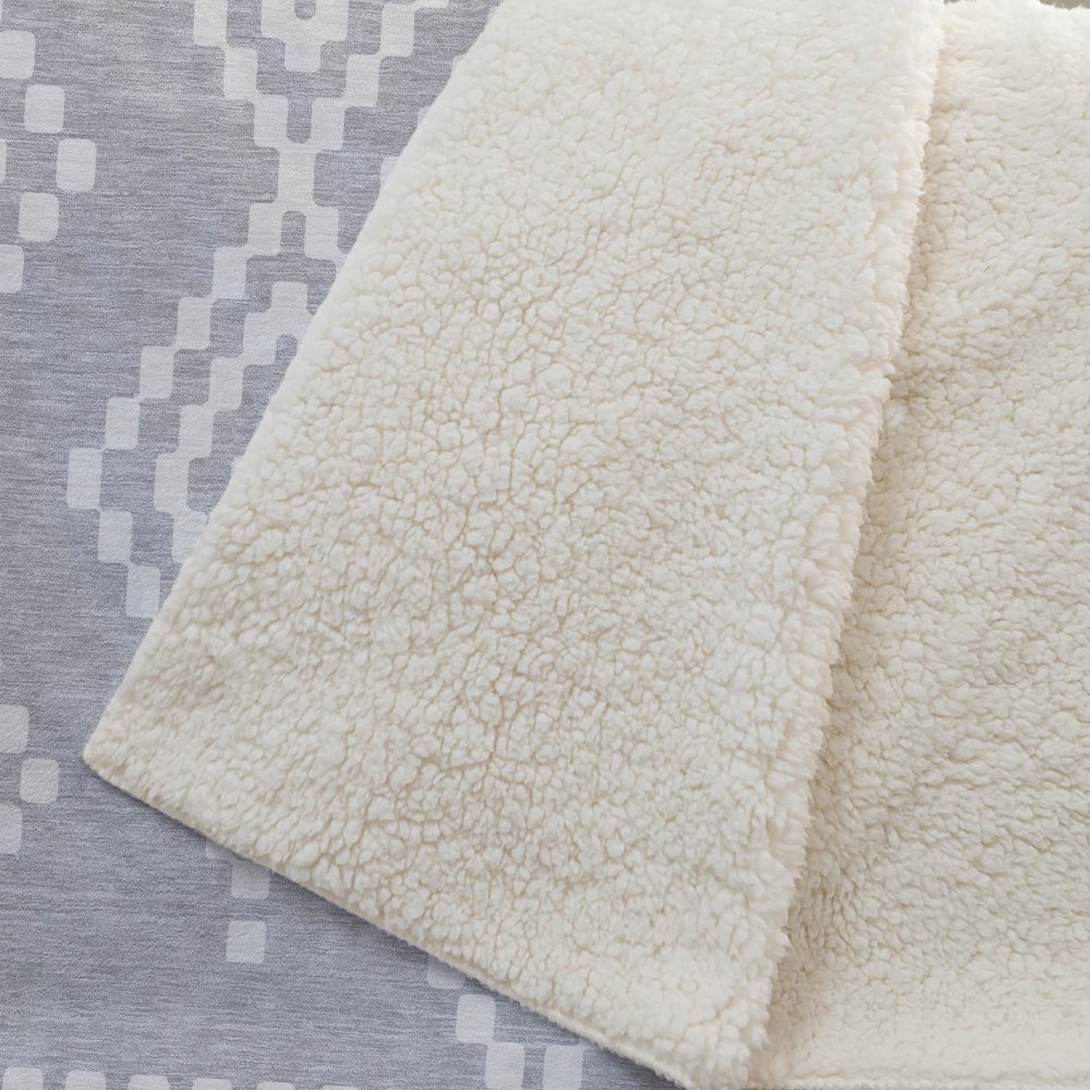 Premium Machine Washable ASB891 Silver 50" x 70" Sherpa Throw Blanket. Picture 2