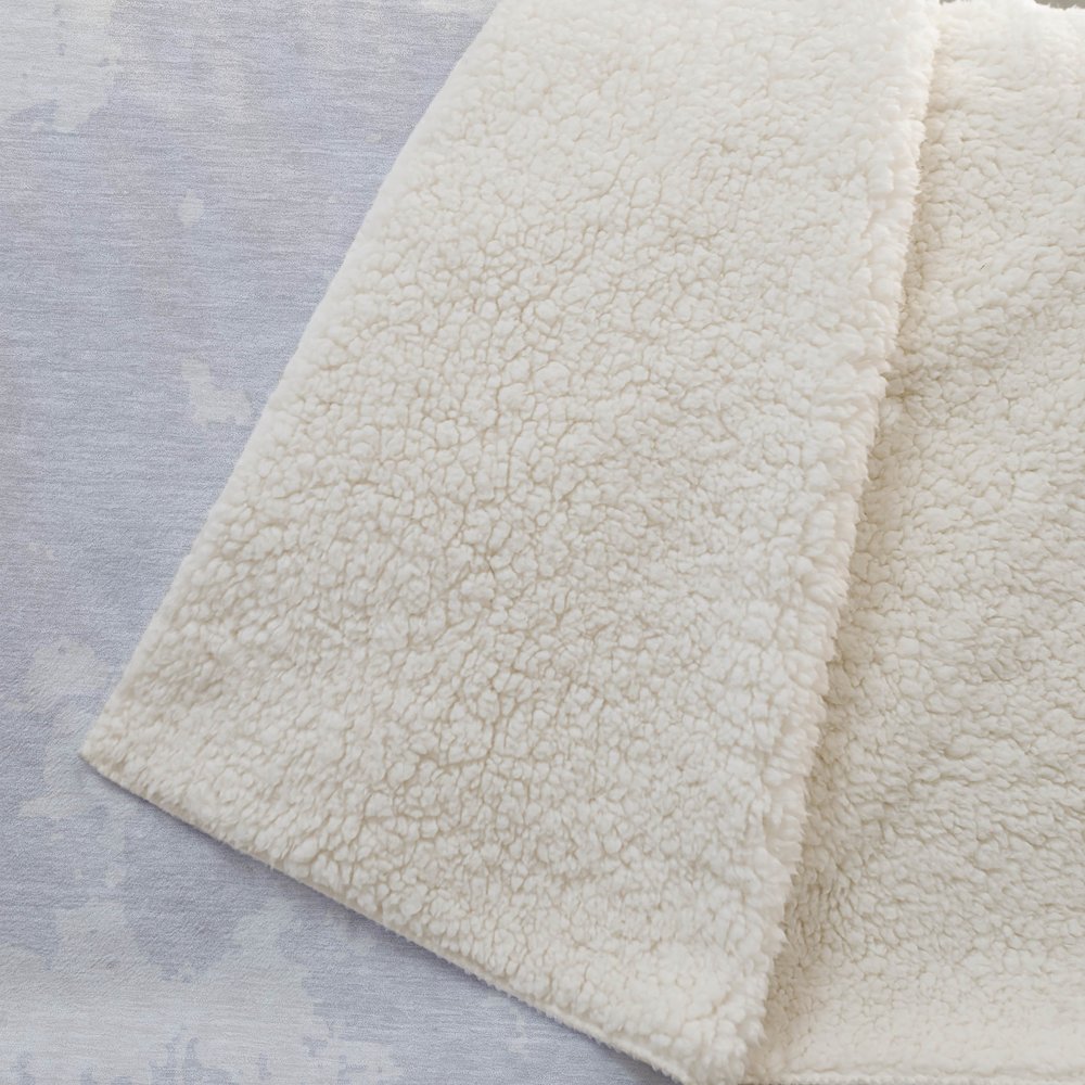 Premium Machine Washable ASB897 Silver 50" x 70" Sherpa Throw Blanket. Picture 2