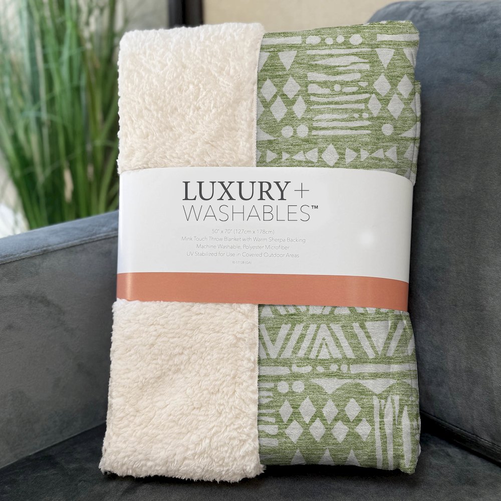 Premium Machine Washable ASB907 Green 50" x 70" Sherpa Throw Blanket. Picture 3