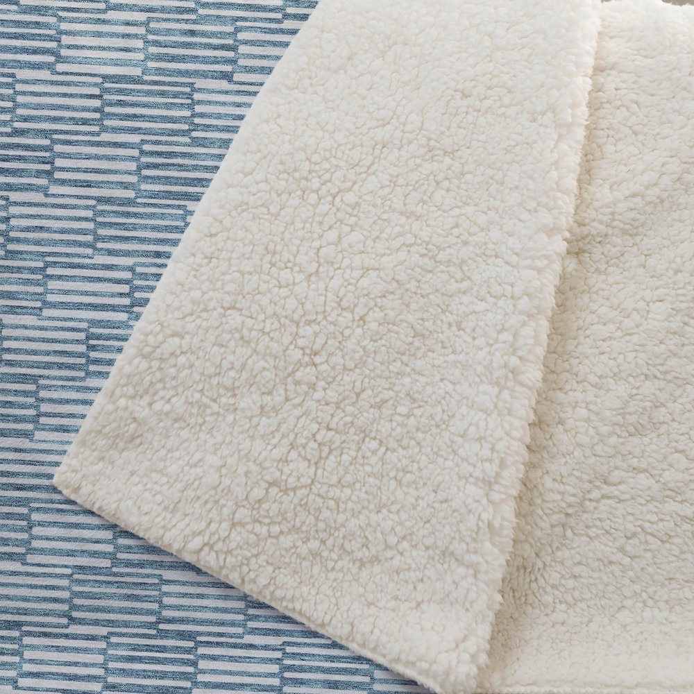 Premium Machine Washable ASB918 Teal 50" x 70" Sherpa Throw Blanket. Picture 2
