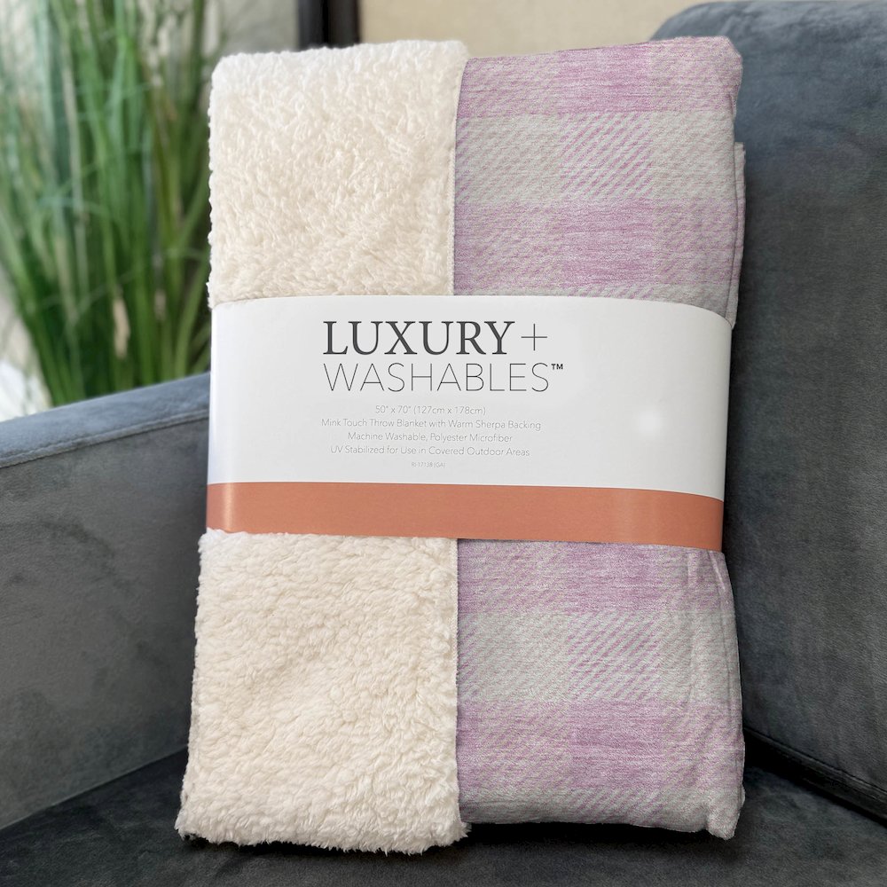 Premium Machine Washable ASB924 Pink 50" x 70" Sherpa Throw Blanket. Picture 3