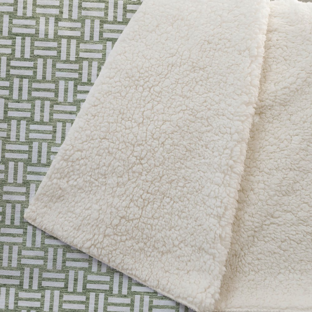 Premium Machine Washable ASB925 Green 50" x 70" Sherpa Throw Blanket. Picture 2