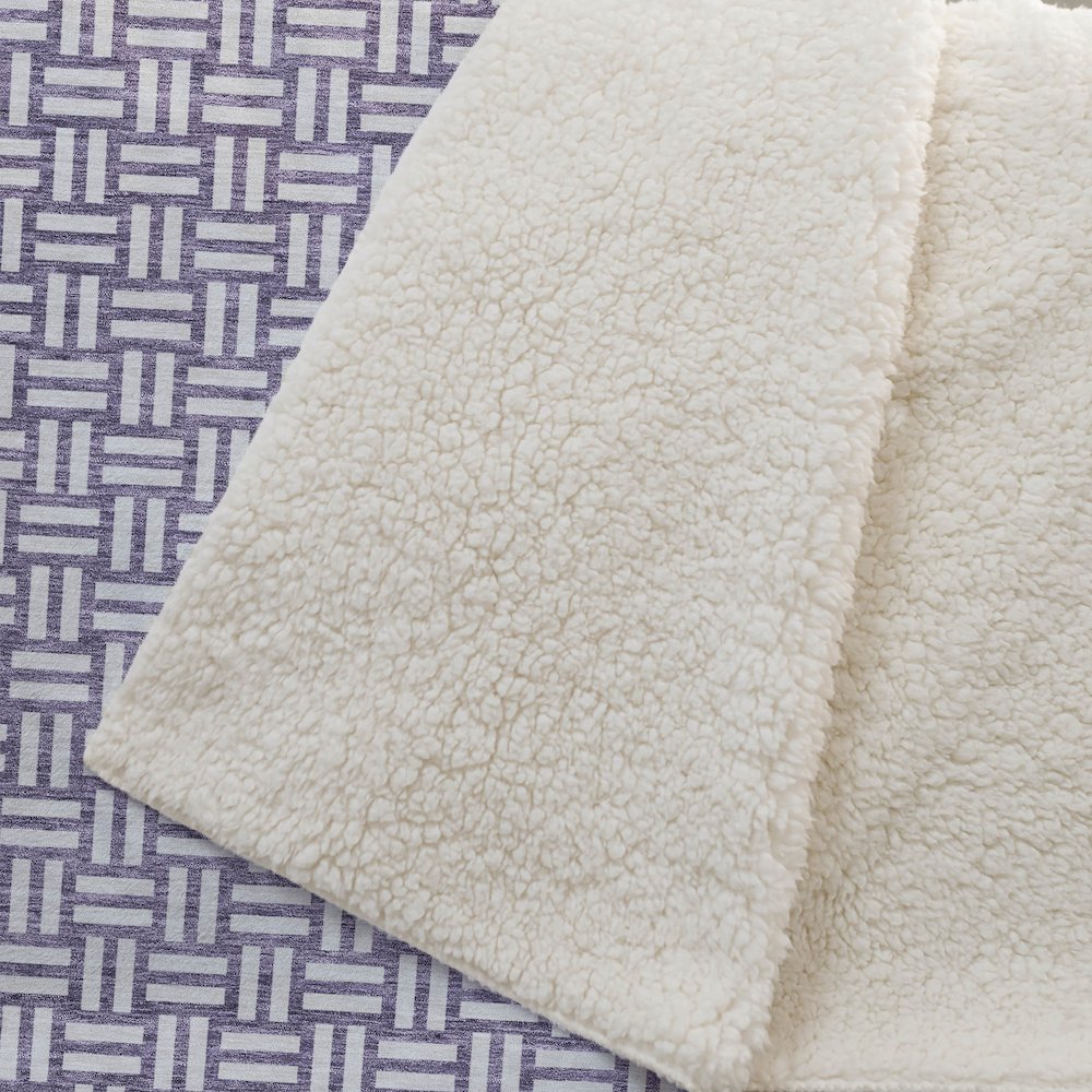 Premium Machine Washable ASB925 Purple 50" x 70" Sherpa Throw Blanket. Picture 2