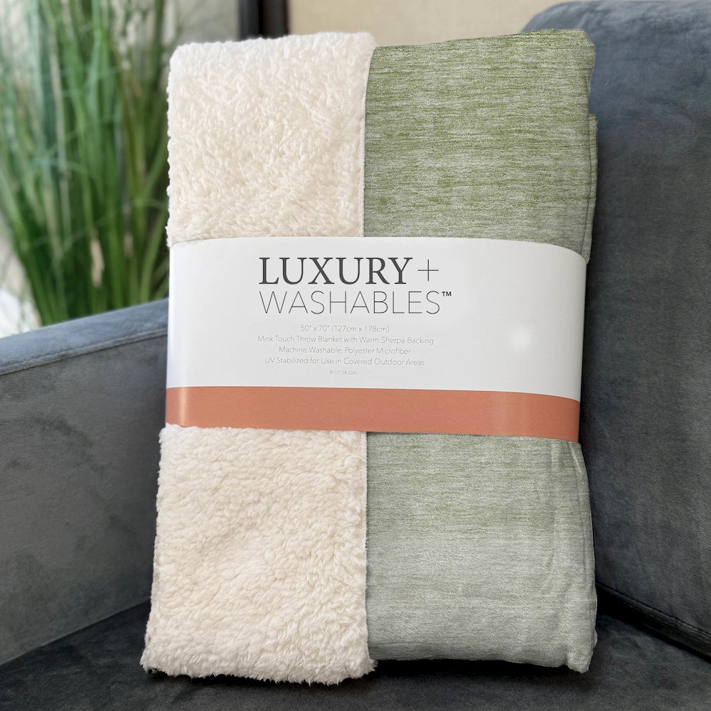 Premium Machine Washable ASB928 Green 50" x 70" Sherpa Throw Blanket. Picture 3