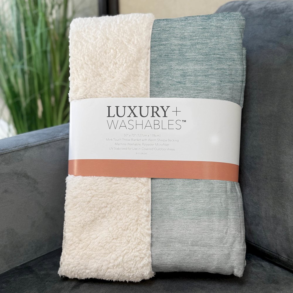 Premium Machine Washable ASB928 Teal 50" x 70" Sherpa Throw Blanket. Picture 3