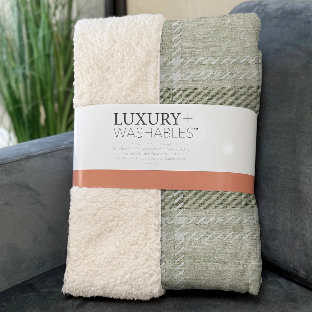Premium Machine Washable ASB935 Aloe 50" x 70" Sherpa Throw Blanket. Picture 3