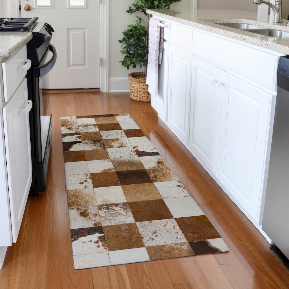 Luxury Washable Indoor/Outdoor Bozeman Brown 2'3" x 7'6" Runner Rug. Picture 5