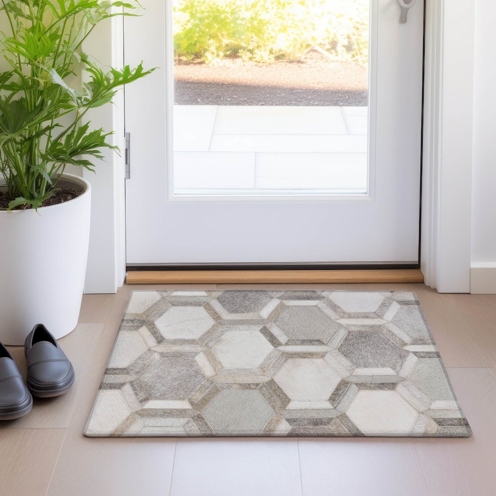 Luxury Washable Indoor/Outdoor Bozeman Gray 1'8" x 2'6" Rug. Picture 5