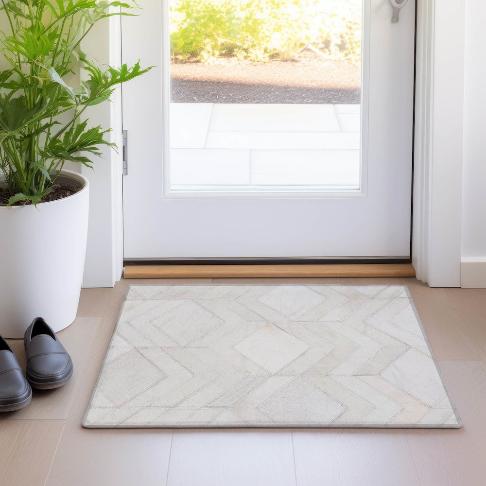 Luxury Washable Indoor/Outdoor Bozeman Linen 1'8" x 2'6" Rug. Picture 5