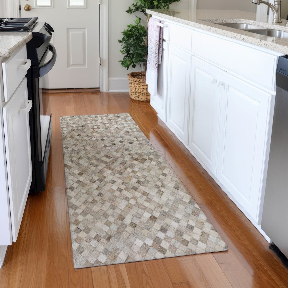 Luxury Washable Indoor/Outdoor Bozeman Gray 2'3" x 7'6" Runner Rug. Picture 5