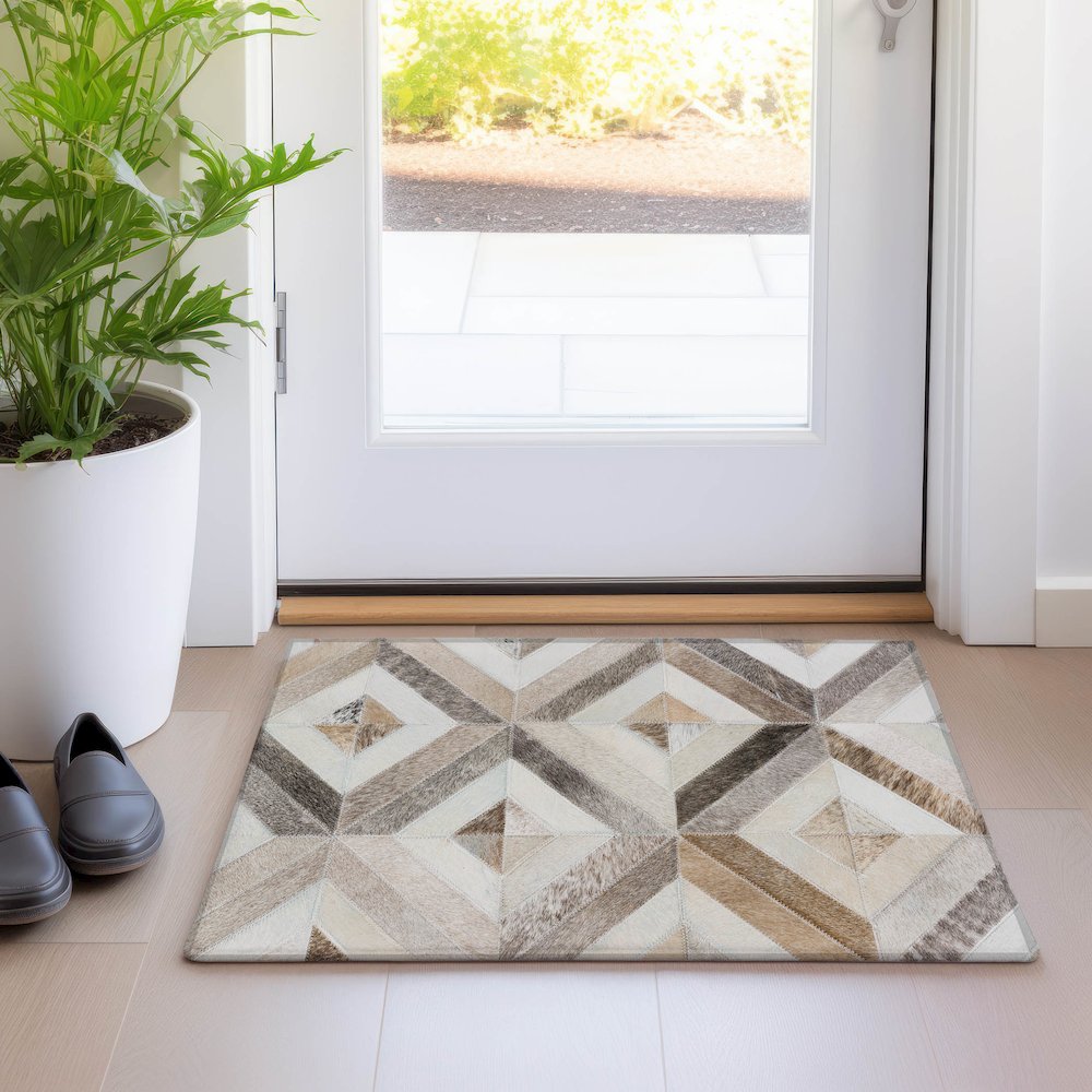 Luxury Washable Indoor/Outdoor Bozeman Gray 1'8" x 2'6" Rug. Picture 5